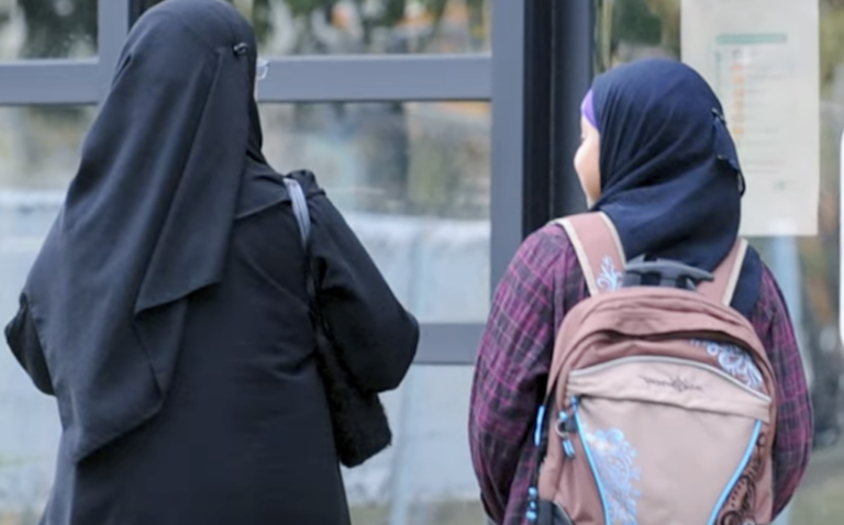 Valérie Toranian. Après Le Foulard, L’abaya Et Le Qamis Au Cœur De La ...